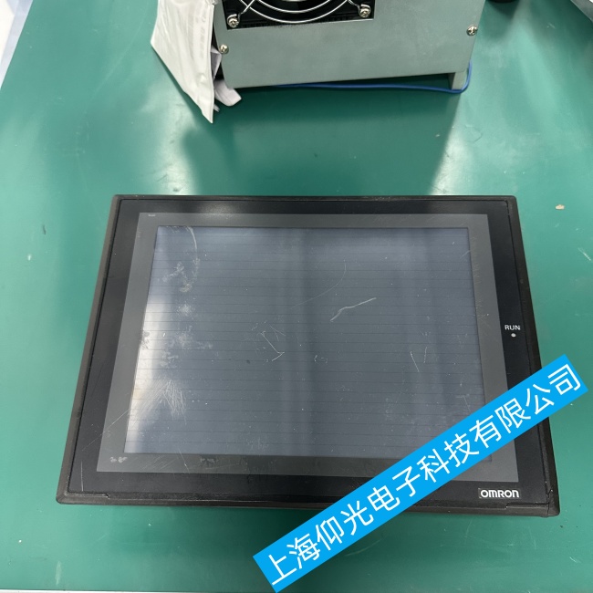 四川歐姆龍觸摸屏E32-TC200B4卡在開機(jī)界面無法繼續(xù)啟動故障維修售后點(diǎn)